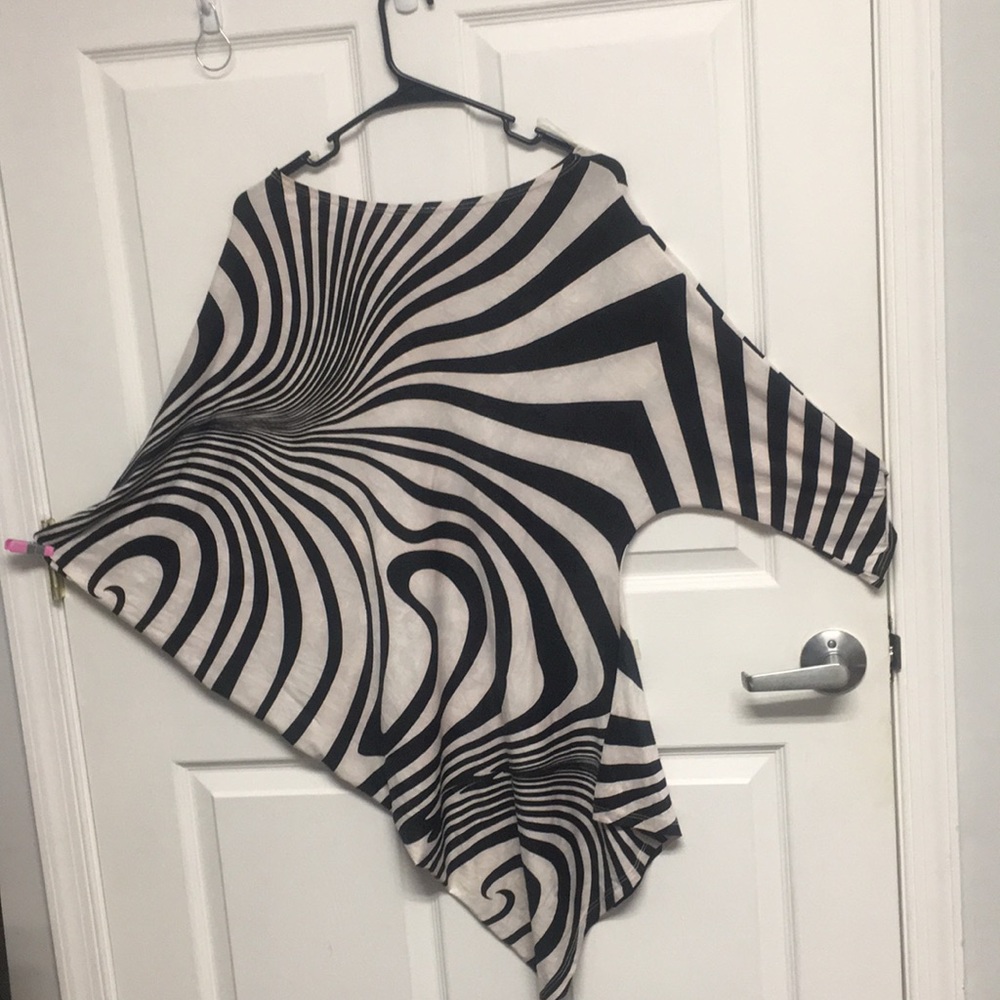 Asymmetrical black and white shirt